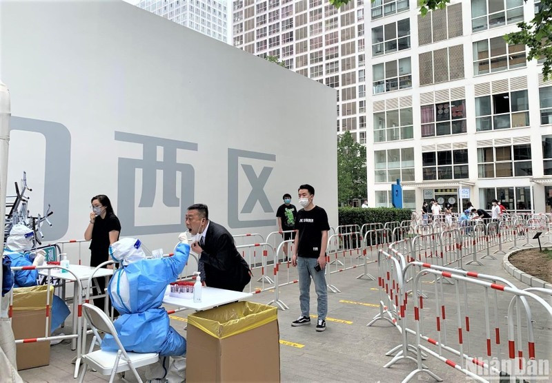 Một điểm xét nghiệm ở Bắc Kinh. Ảnh: TTXVN Một điểm xét nghiệm ở Bắc Kinh. Ảnh: TTXVN