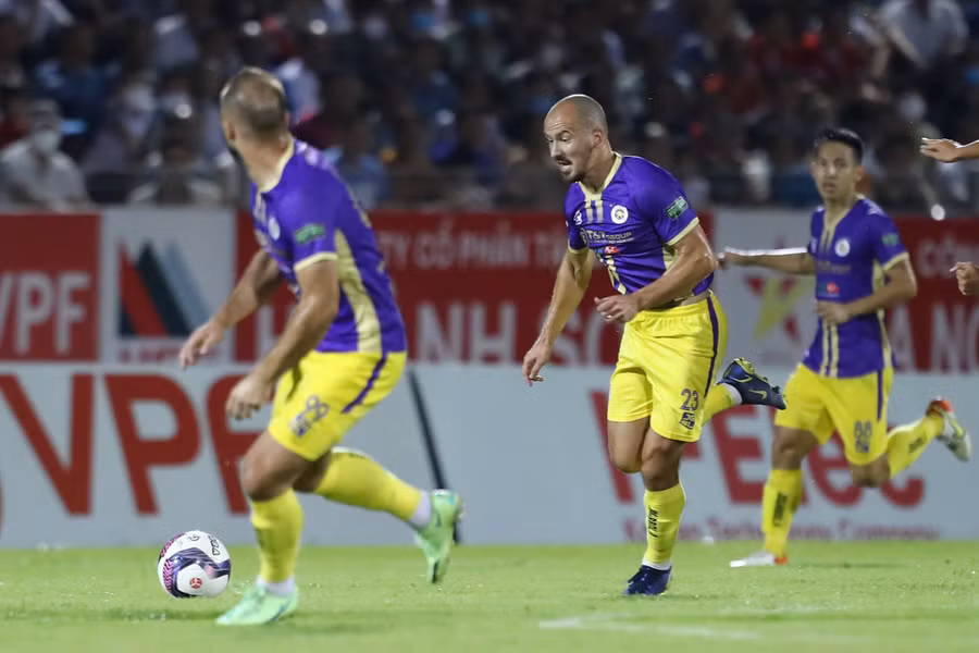 Tiền vệ Tonci Mujan. Ảnh: Đậu Tiến Đạt