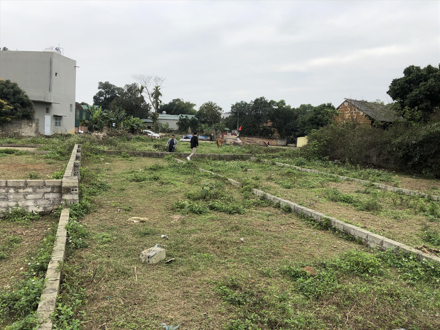 Người mua nhà đất vẫn thận trọng trước các diễn biến của thị trường. Ảnh: Cao Nguyên