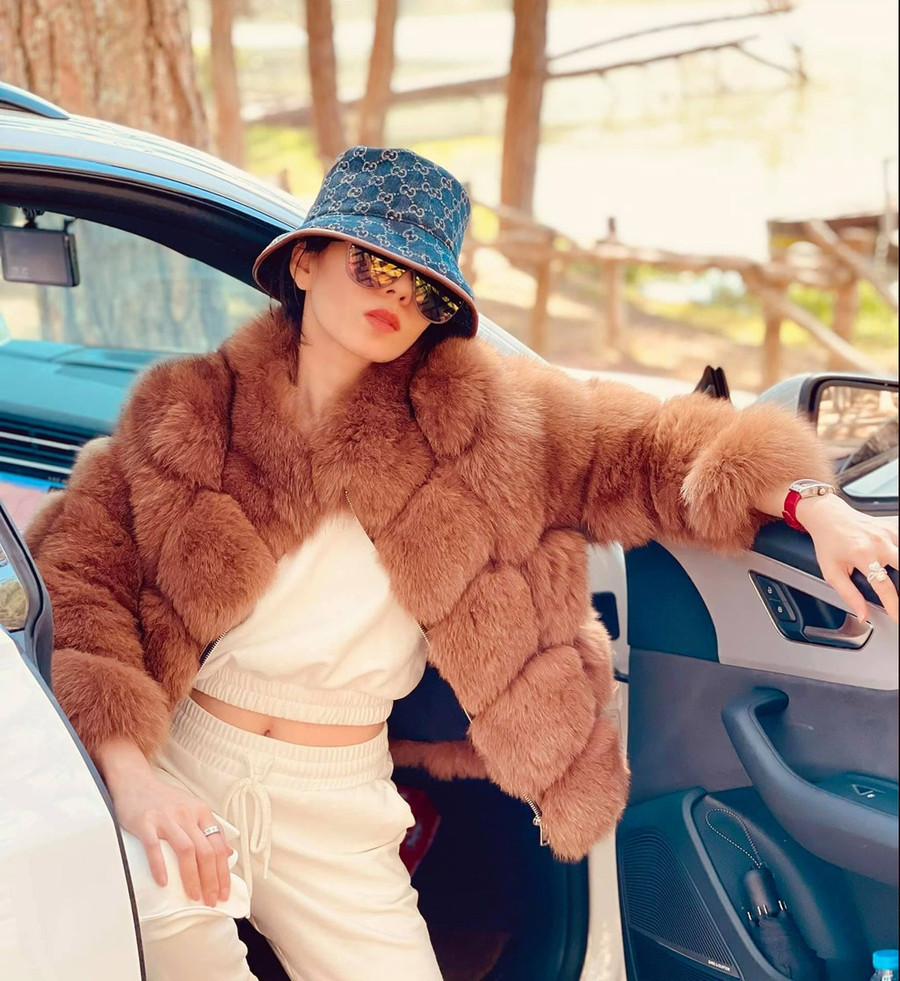 Lê Quyên được biết đến là một trong những tay chơi hàng hiệu nức tiếng giới nghệ sĩ Việt. Cô từng tiết lộ chi đến 40% thu nhập kiếm được vào đồ hiệu. Ảnh: NVCC