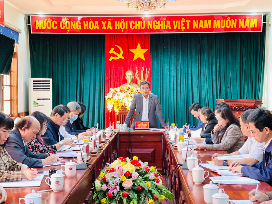 Ủy viên Ban Chấp hành Trung ương Đảng, Bí thư Tỉnh ủy, Chủ tịch HĐND tỉnh Hồ Văn Niên chủ trì phiên họp. Ảnh: Trần Dung. Quang cảnh phiên họp. Ảnh: Trần Dung.