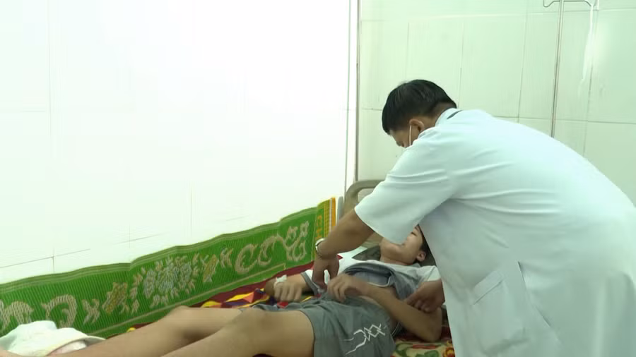 Bệnh nhân sốt xuất huyết đang được điều trị tại Bệnh viện đa khoa tỉnh Đắk Nông. 