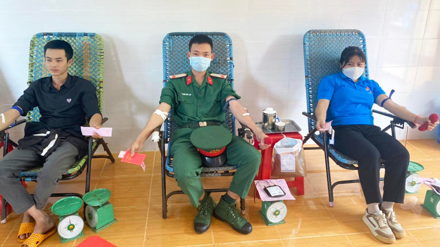 Cán bộ, chiến sỹ, người lao động Công ty TNHH MTV 75 tham gia HMTN. Ảnh: Hải Phương