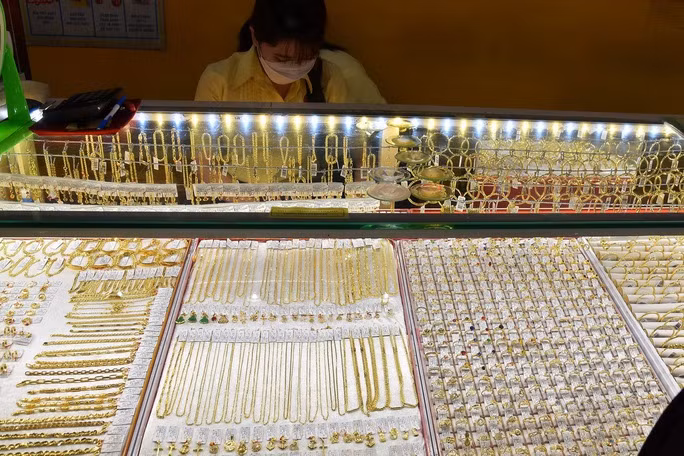 Giá vàng hôm nay duy trì ở mức cao đối với vàng SJC