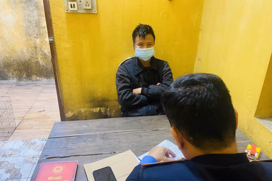 H.N.T. tại cơ quan Công an (Ảnh: Công an thị xã Đông Triều).