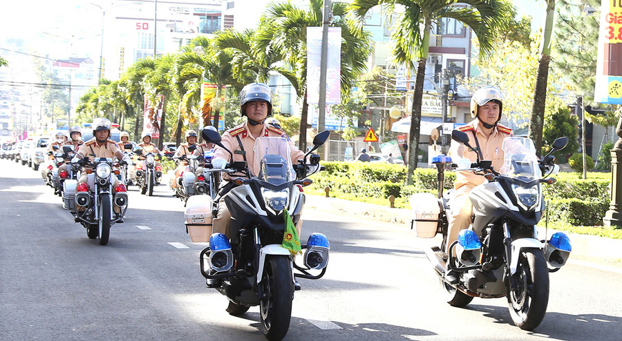  Lực lượng Công an ra quân tấn công trấn áp tội phạm, bảo đảm an ninh trật tự dịp Tết Nguyên đán 2023. Ảnh: Nguyễn Hữu