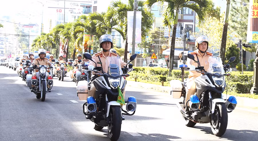  Lực lượng Công an ra quân tấn công trấn áp tội phạm, bảo đảm an ninh trật tự dịp Tết Nguyên đán 2023. Ảnh: Nguyễn Hữu