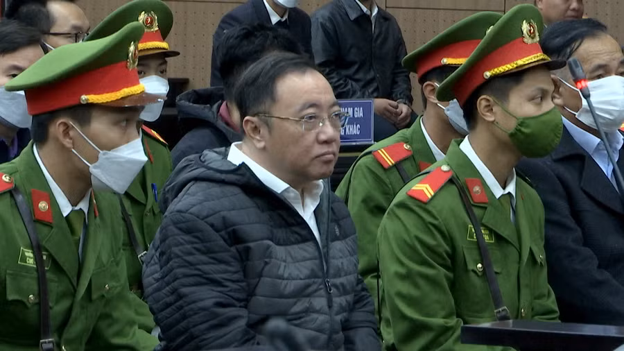 Bị cáo Phan Huy Anh Vũ, cựu Giám đốc BV đa khoa Đồng Nai, cựu Giám đốc Sở Y tế Đồng Nai. Ảnh: Kiến Trần