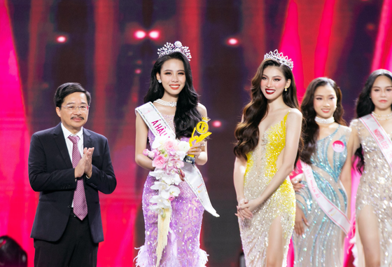 Á hậu 2 Lê Nguyễn Ngọc Hằng 