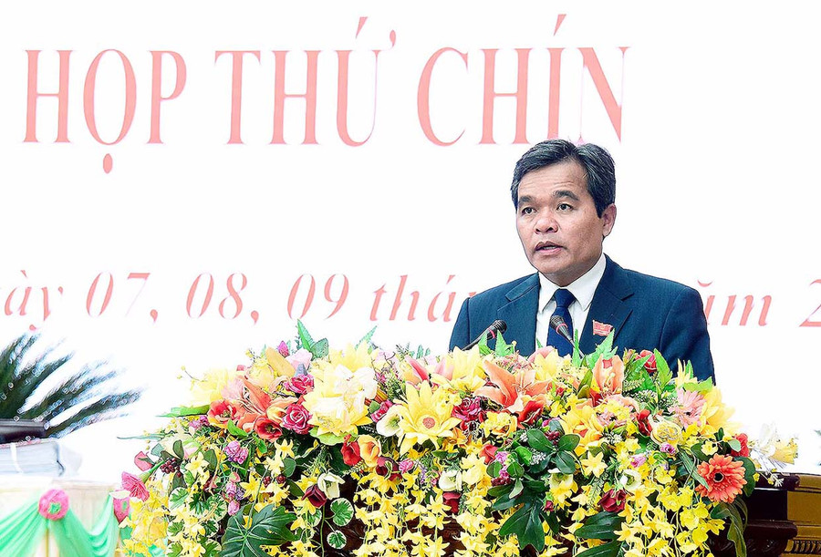 Đồng chí Hồ Văn Niên-Ủy viên Ban Chấp hành Trung ương Đảng, Bí thư Tỉnh ủy, Chủ tịch HĐND tỉnh phát biểu khai mạc kỳ họp HĐND tỉnh khóa XII khai mạc kỳ họp thứ 9 (nhiệm kỳ 2021 2026). Ảnh: Đức Thụy Ủy viên Ban Chấp hành Trung ương Đảng, Bí thư Tỉnh ủy, Chủ tịch HĐND tỉnh Hồ Văn Niên đã có bài phát biểu khai mạc kỳ họp HĐND tỉnh khóa XII khai mạc kỳ họp thứ 9 (nhiệm kỳ 2021 2026). Ảnh: Đức Thụy