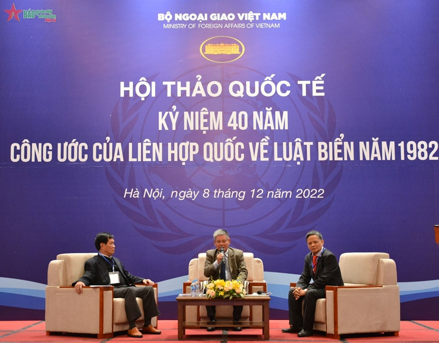 Các diễn giả trao đổi tại Hội thảo quốc tế kỷ niệm 40 năm UNCLOS 1982. Ảnh: Hoàng Vũ/Báo Quân đội nhân dân