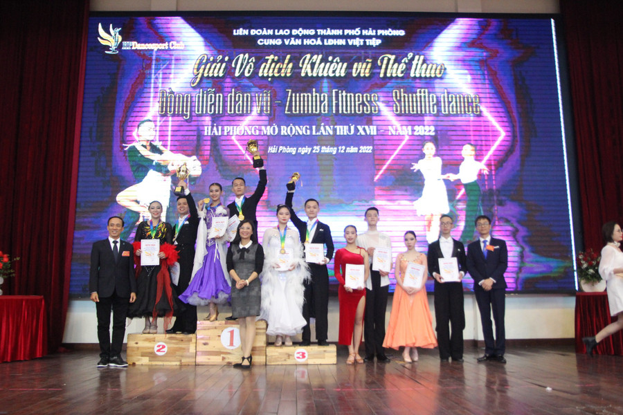 Cặp VĐV Trần Nam Dũng-Lê Phương Thảo đã giành 2 huy chương vàng tại giải đấu năm nay. Ảnh: Linh Chi