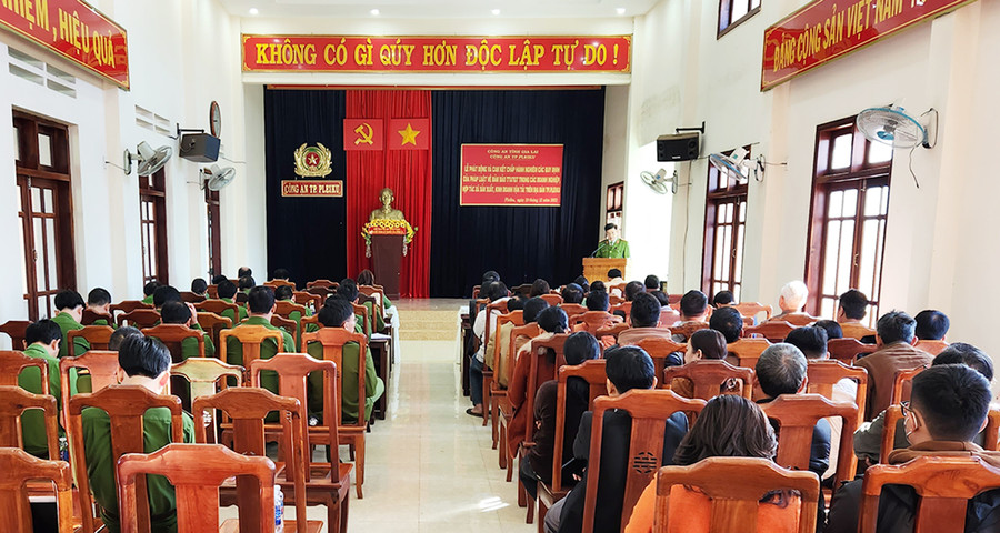 Quang cảnh buổi lễ phát động. Ảnh: Bá Bính  Quang cảnh buổi lễ phát động. Ảnh: Bá Bính