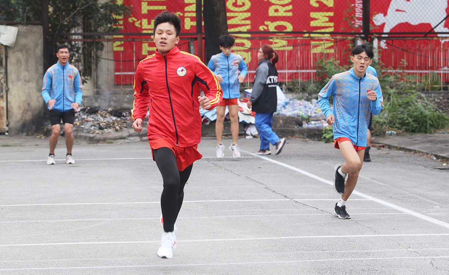  Các VĐV môn Wushu đoàn thể thao Gia Lai tích cực tập luyện. Ảnh: Văn Ngọc