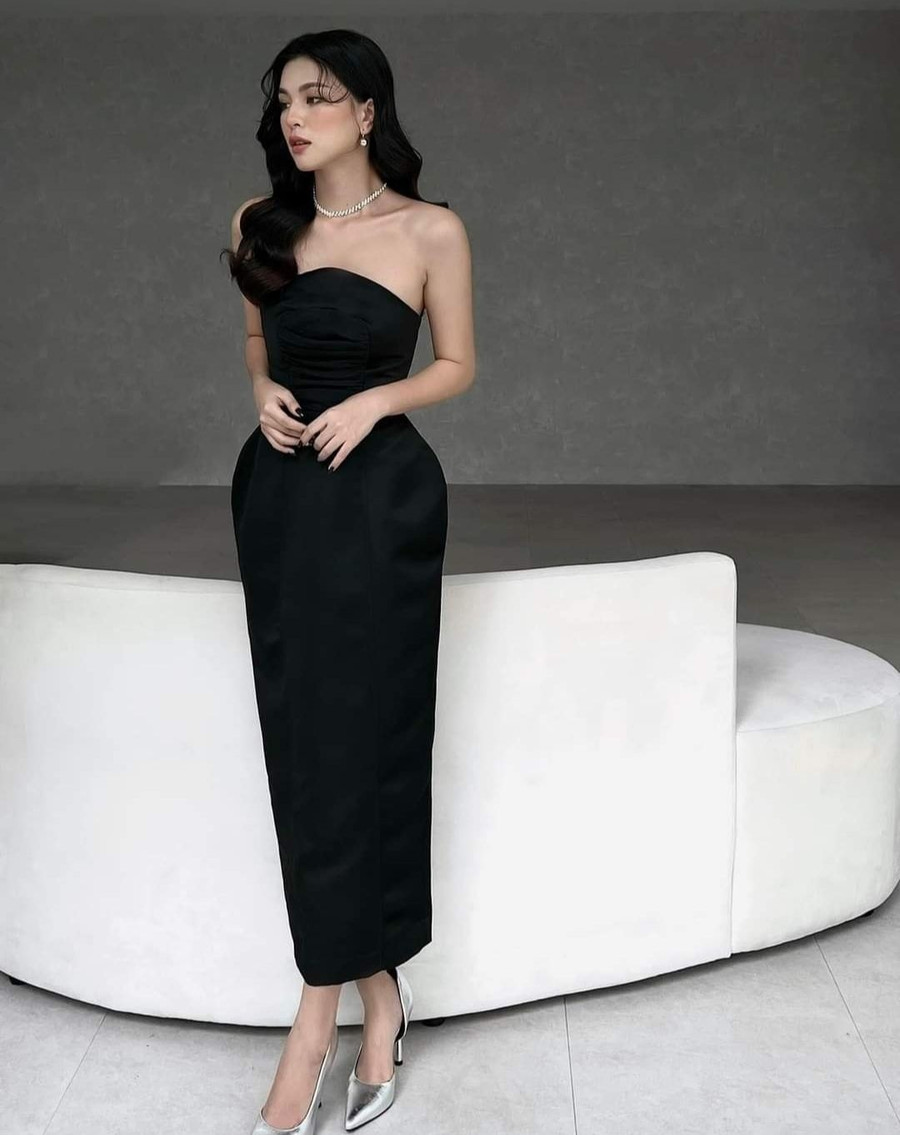 Vào mùa lễ hội cuối năm, đầm đen là items được các nàng lựa chọn nhiều, không chỉ là gam màu nhìn sang trọng mà nó còn giúp cho các nàng thừa cân nhìn mi nhon hơn. Vào mùa lễ hội cuối năm, đầm đen là items được các nàng lựa chọn nhiều, không chỉ là gam màu nhìn sang trọng mà nó còn giúp cho các nàng thừa cân nhìn mi nhon hơn.