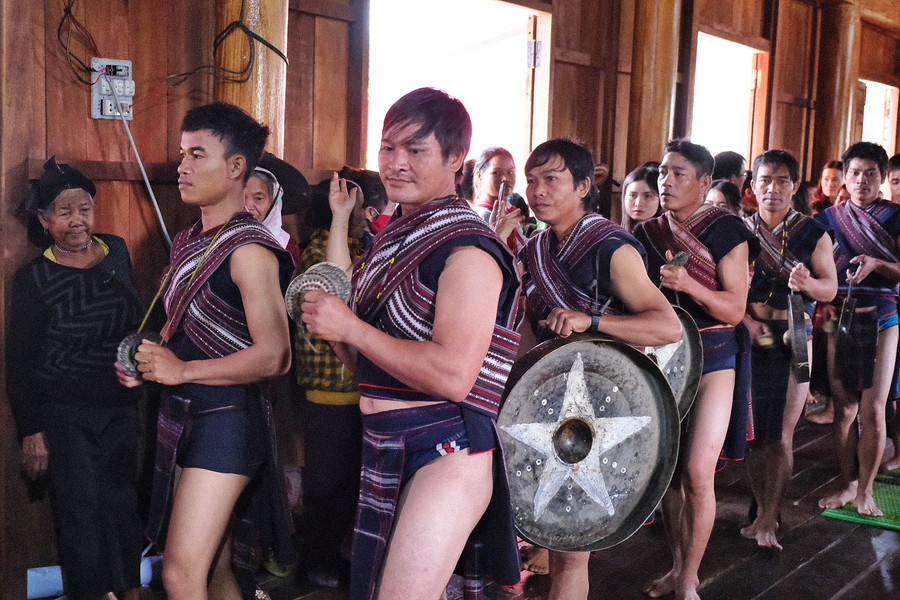 Cồng chiêng ngày hội