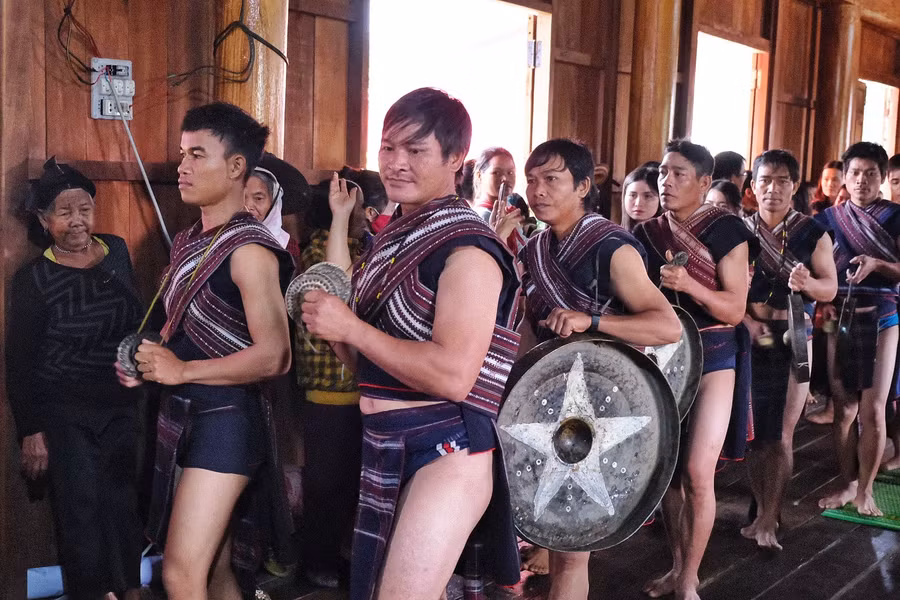 Cồng chiêng ngày hội