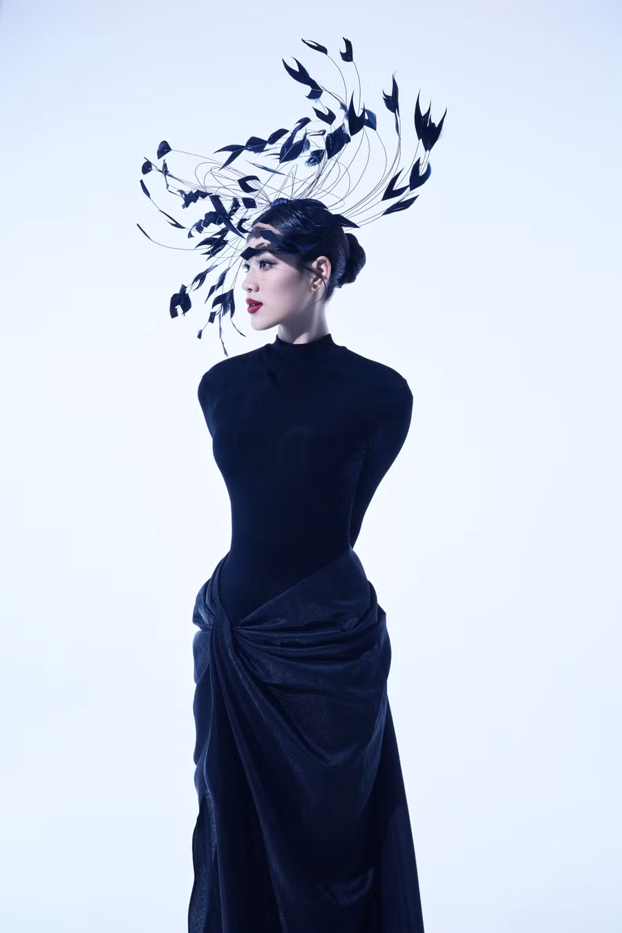 “Tuy rằng nhiệm kỳ của Hà sắp khép lại nhưng Hà vẫn sẽ luôn tiếp tục với sứ mệnh của mình, thực hiện các dự án thiện nguyện và lan tỏa nhiều điều tốt đẹp đến cộng đồng“, Đỗ Thị Hà chia sẻ trước thềm chung kết Hoa hậu Việt Nam 2022. Ảnh: Milor Trần