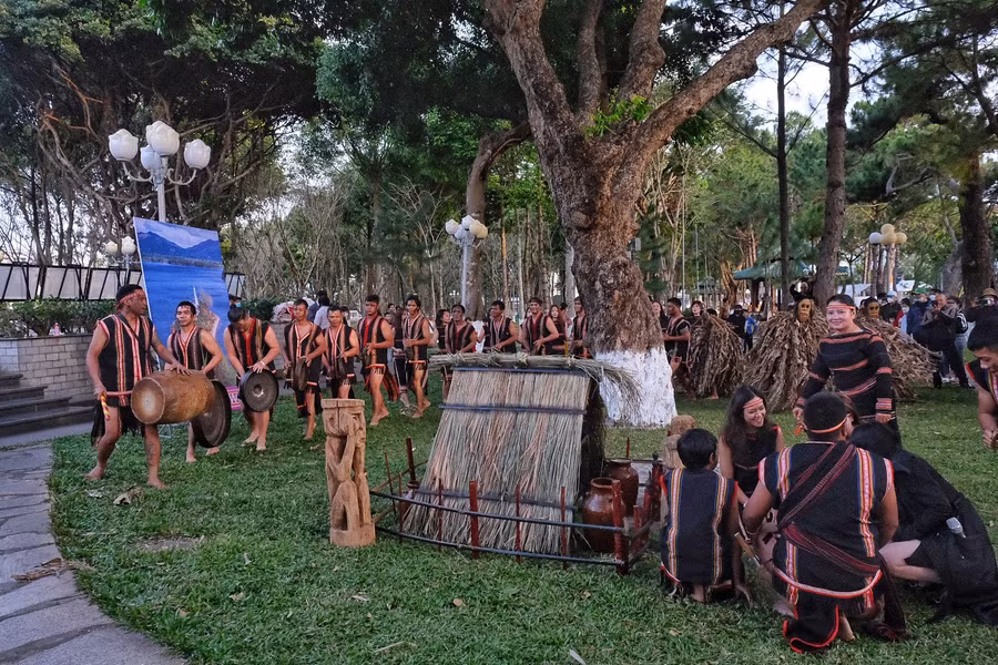 Tái hiện lễ bỏ mả tại Tuần văn hoá-du lịch 