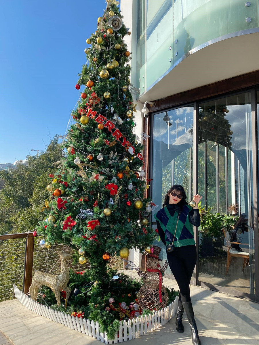 Một số khách sạn, homestay trang hoàng không khí Giáng sinh. Ảnh: Ngọc Trang