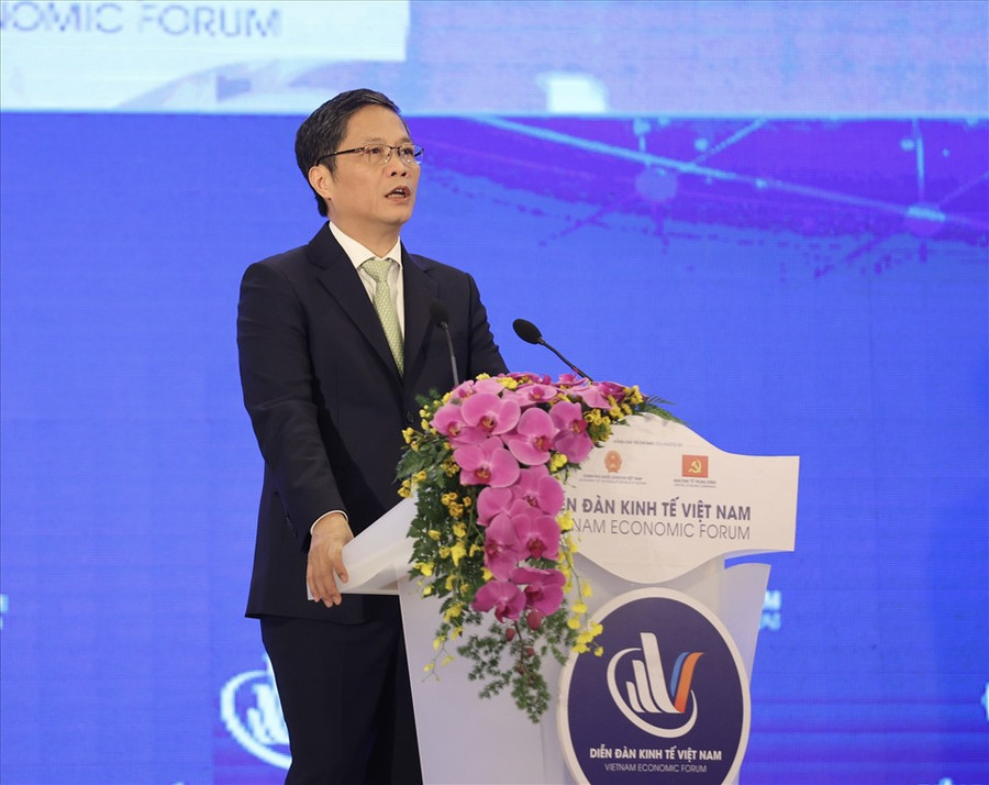 Ủy viên Bộ Chính trị, Trưởng Ban Kinh tế Trung ương Trần Tuấn Anh chỉ ra những thách thức với nền kinh tế. Ảnh: Thành Trung