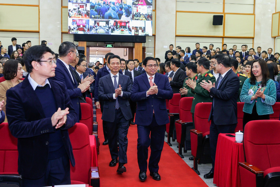 Thủ tướng Phạm Minh Chính đến dự hội nghị tổng kết của Bộ TT-TT. Ảnh: Nhật Bắc Thủ tướng Phạm Minh Chính đến dự hội nghị tổng kết của Bộ TT-TT. Ảnh: Nhật Bắc