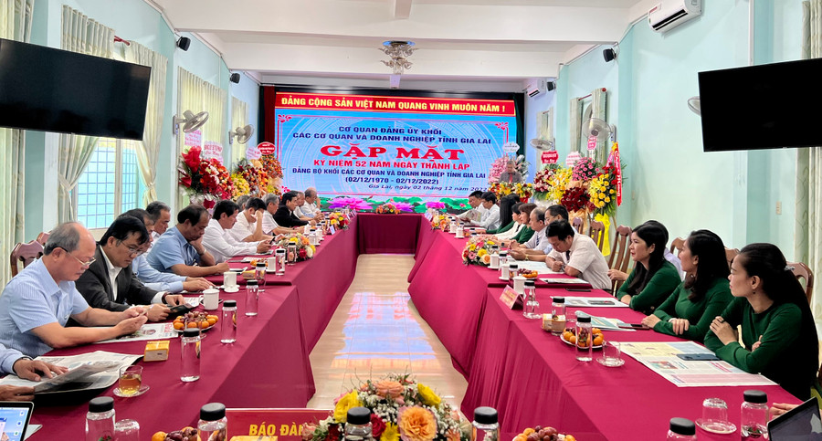 Quang cảnh buổi gặp mặt nhân kỷ niệm 52 năm Ngày thành lập Đảng bộ Khối các Cơ quan và Doanh nghiệp tỉnh. Ảnh: Phan Lài