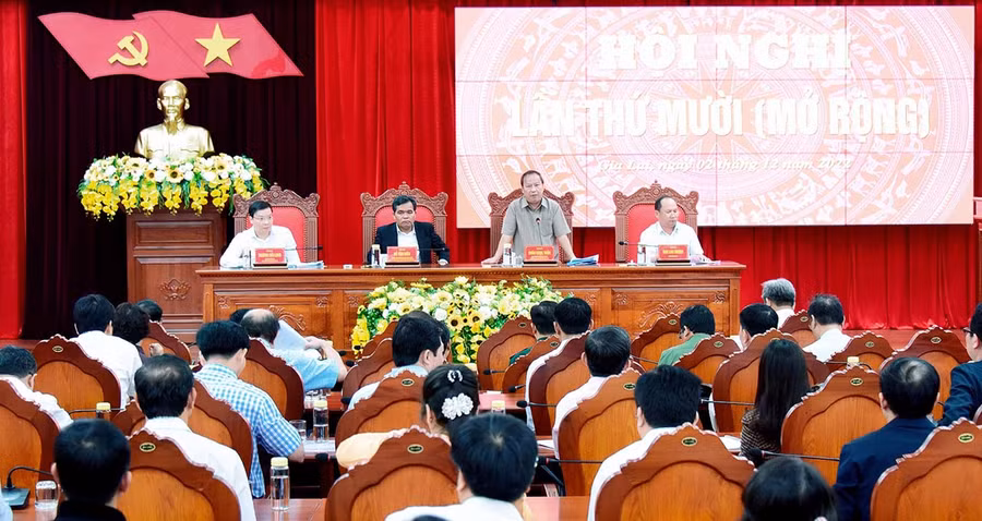  Quang cảnh Hội nghị lần thứ 10 (mở rộng) Ban Chấp hành Đảng bộ tỉnh khóa XVI. Ảnh: Đức Thụy