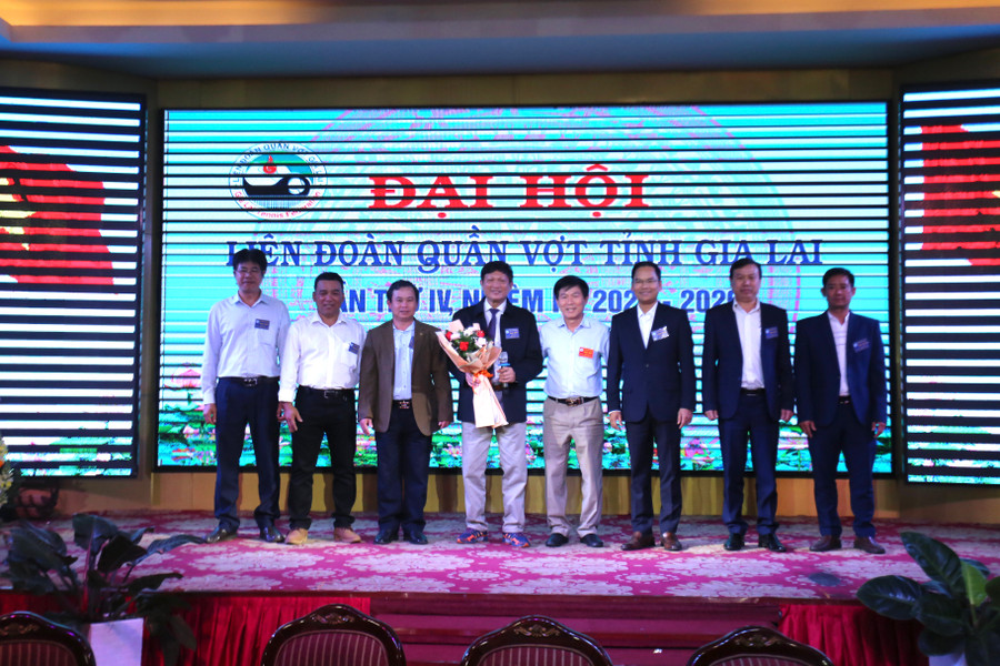 Ban chấp hành Liên đoàn khóa IV ra mắt tại Đại hội. Ảnh: Văn Ngọc