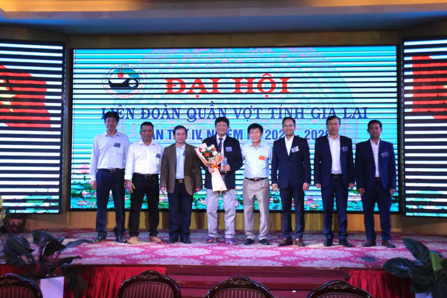 Ban chấp hành Liên đoàn khóa IV ra mắt tại Đại hội. Ảnh: Văn Ngọc