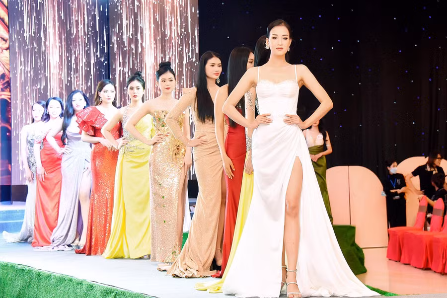 Vòng bán kết diễn ra vào tối 26-12 với sự góp mặt của 29 thí sinh. Ảnh: Đức Thụy