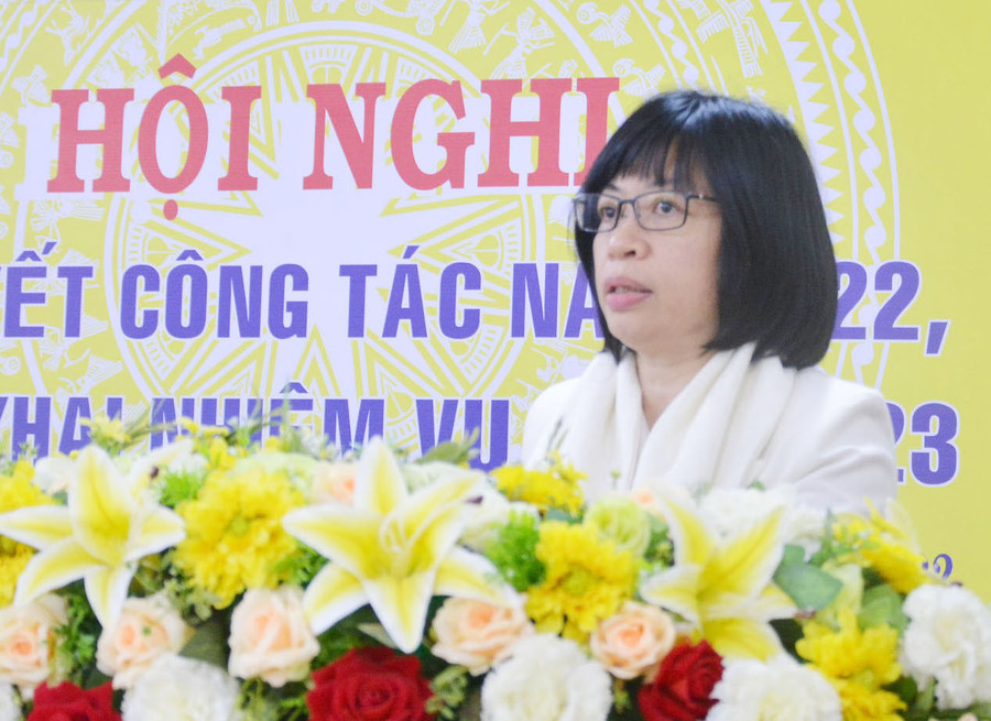 Phó Chủ tịch UBND tỉnh Nguyễn Thị Thanh Lịch nêu một số kiến nghị với BHXH Việt Nam tại hội nghị. Ảnh: Như Nguyện Phó Chủ tịch UBND tỉnh Nguyễn Thị Thanh Lịch nêu một số kiến nghị với BHXH Việt Nam tại hội nghị. Ảnh: Như Nguyện