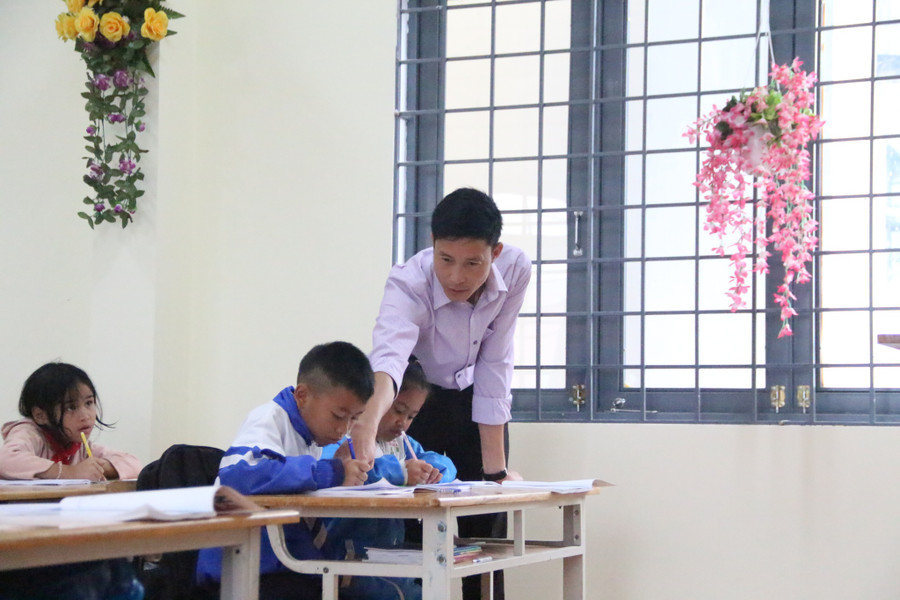 Vài năm qua, có hàng trăm giáo viên, bác sĩ ở Kon Tum bỏ việc. Ảnh: Đức Nhật Vài năm qua, có hàng trăm giáo viên, bác sĩ ở Kon Tum bỏ việc. Ảnh: Đức Nhật