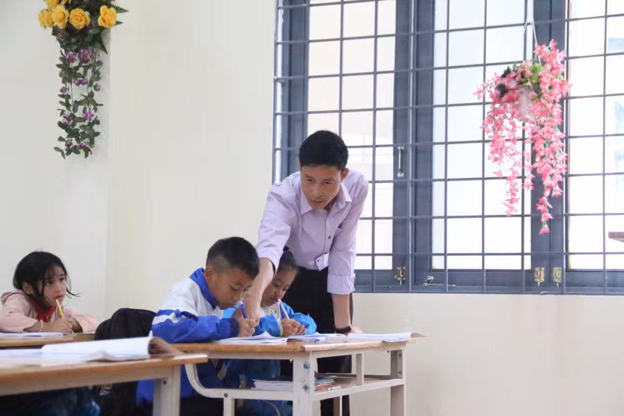 Vài năm qua, có hàng trăm giáo viên, bác sĩ ở Kon Tum bỏ việc. Ảnh: Đức Nhật