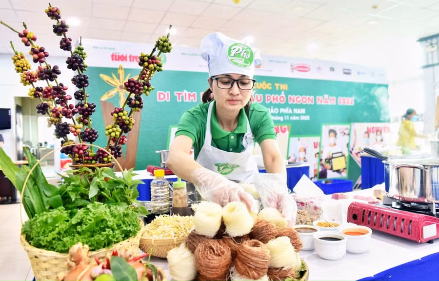  Chị Lương Vũ Thảo Nguyên mang phở khô Gia Lai đến cuộc thi “Đi tìm người nấu phở ngon”. Ảnh nhân vật cung cấp