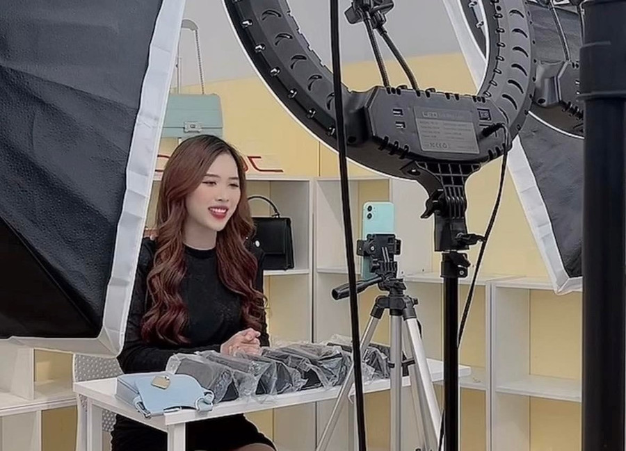 Mai Ngọc trong một lần livestream. Ảnh: NVCC