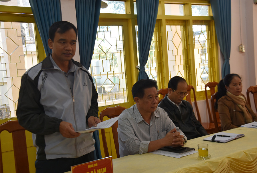 Ông Đinh Hà Nam-Phó Giám đốc Sở Y tế báo cáo tóm tắt tại buổi giám sát. Ảnh: Hà Phương