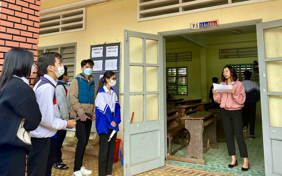 Kỳ thi chọn học sinh giỏi THPT cấp tỉnh bảng B năm nay có 1.105 thí sinh dự thi. Ảnh: Mộc Trà Kỳ thi chọn học sinh giỏi THPT cấp tỉnh bảng B năm nay có 1.105 thí sinh dự thi. Ảnh: Mộc Trà