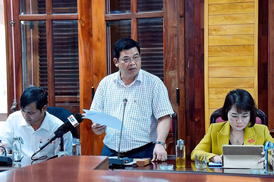 Thiếu tướng Rah Lan Lâm-Giám đốc Công an tỉnh tham gia thảo luận về tình hình tai nạn giao thông diễn biến phức tạp trong thời gian qua. Ảnh: Đức Thụy