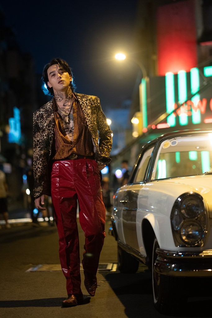 Thuận Nguyễn nhiều lần xin lỗi bạn diễn vì sự “điên” của mình. Ảnh: ĐPCC Thuận Nguyễn nhiều lần xin lỗi bạn diễn vì sự “điên” của mình. Ảnh: ĐPCC