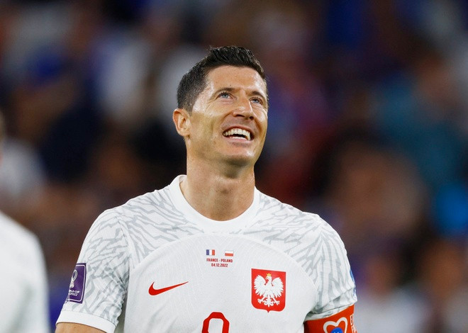 Lewandowski bất lực trước đội tuyển Pháp. Ảnh: FIFA