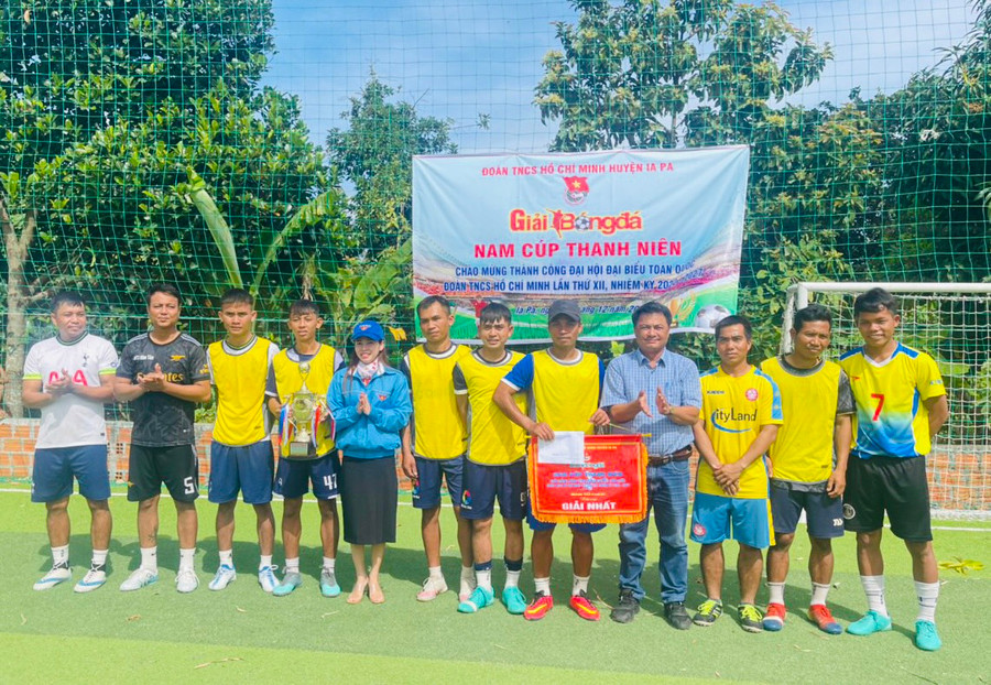 Xã Ia Ma Rơn giành chức vô địch Giải bóng đá nam Cúp Thanh niên huyện Ia Pa năm 2022. Ảnh: Vũ Chi Xã Ia Ma Rơn giành chức vô địch Giải bóng đá nam Cúp Thanh niên huyện Ia Pa năm 2022. Ảnh: Vũ Chi