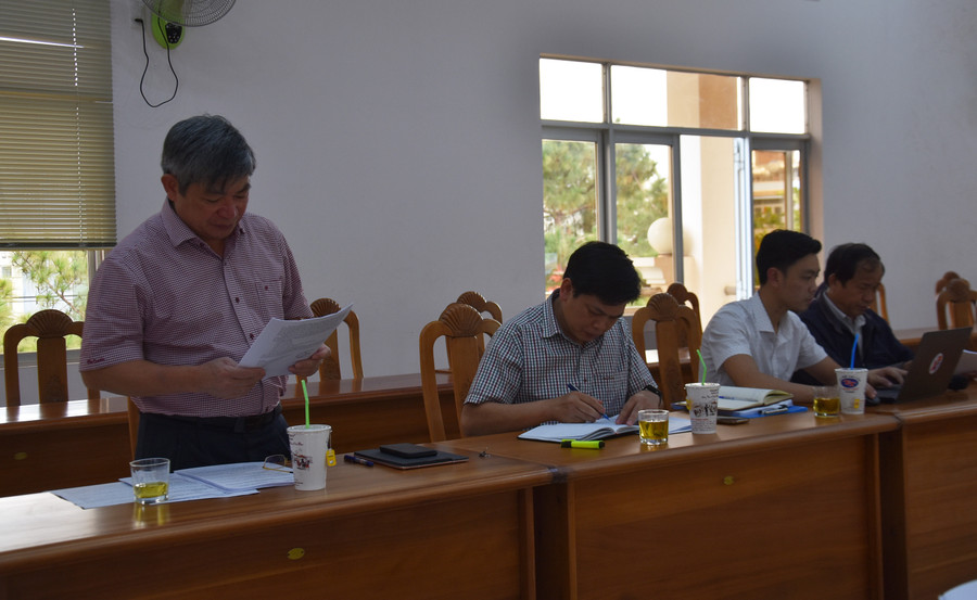 Ông Nguyễn Anh Dũng- Giám đốc Sở Tài chính trình bày báo cáo tại buổi giám sát. Ảnh: Hà Phương