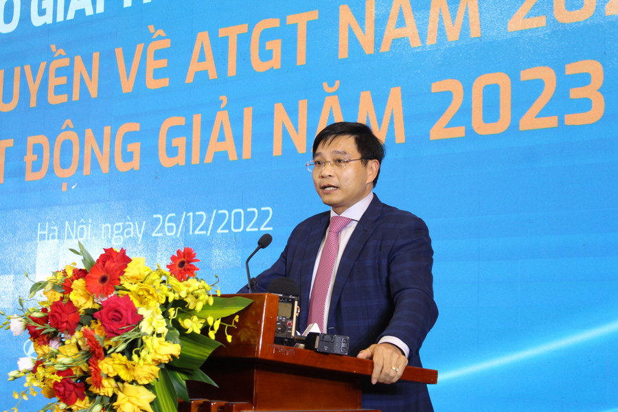 Trao giải cho các tác giả đạt giải 3 tại cuộc thi. Ảnh: Minh Nguyễn