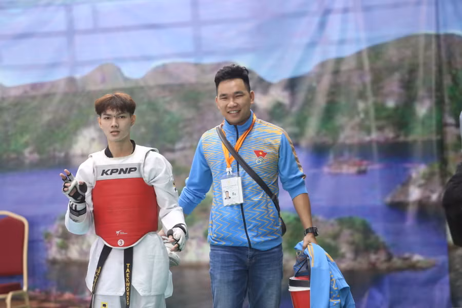 VĐV Nhật Quang (trái) đã có trận đấu mở màn cho Taekwondo Gia Lai. Ảnh: Văn Ngọc