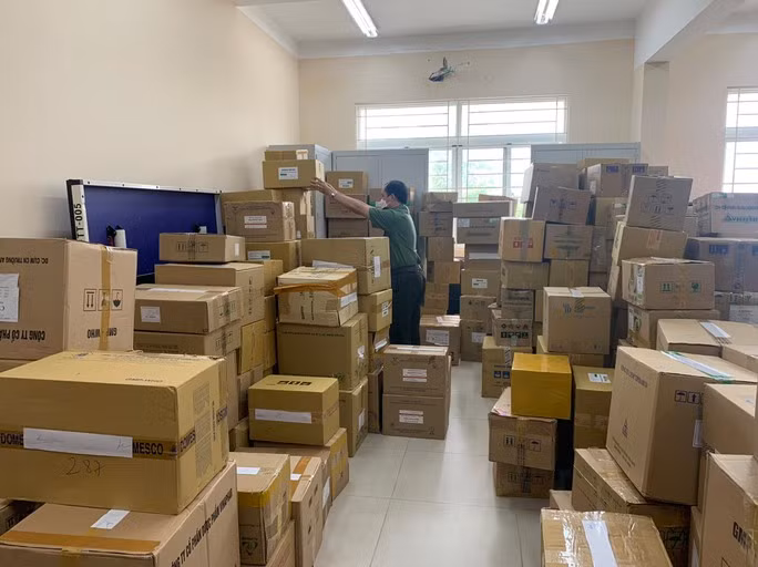 Công an thu giữ thuốc giả số lượng lớn