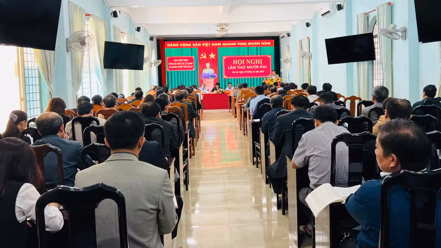 Ban Chấp hành Đảng bộ Khối các Cơ quan và Doanh nghiệp tỉnh tổ chức hội nghị lần thứ 12. Ảnh: Phan Lài