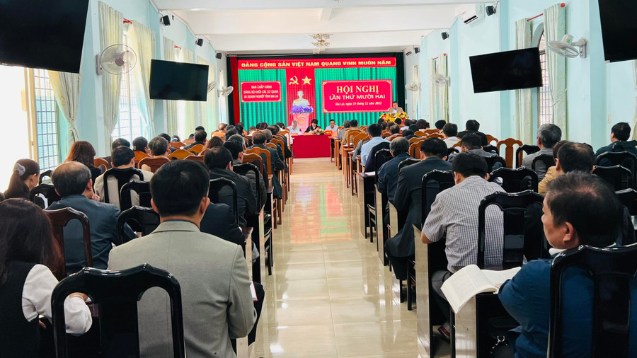 Ban Chấp hành Đảng bộ Khối các Cơ quan và Doanh nghiệp tỉnh tổ chức hội nghị lần thứ 12. Ảnh: Phan Lài Ban Chấp hành Đảng bộ Khối các Cơ quan và Doanh nghiệp tỉnh tổ chức hội nghị lần thứ 12. Ảnh: Phan Lài