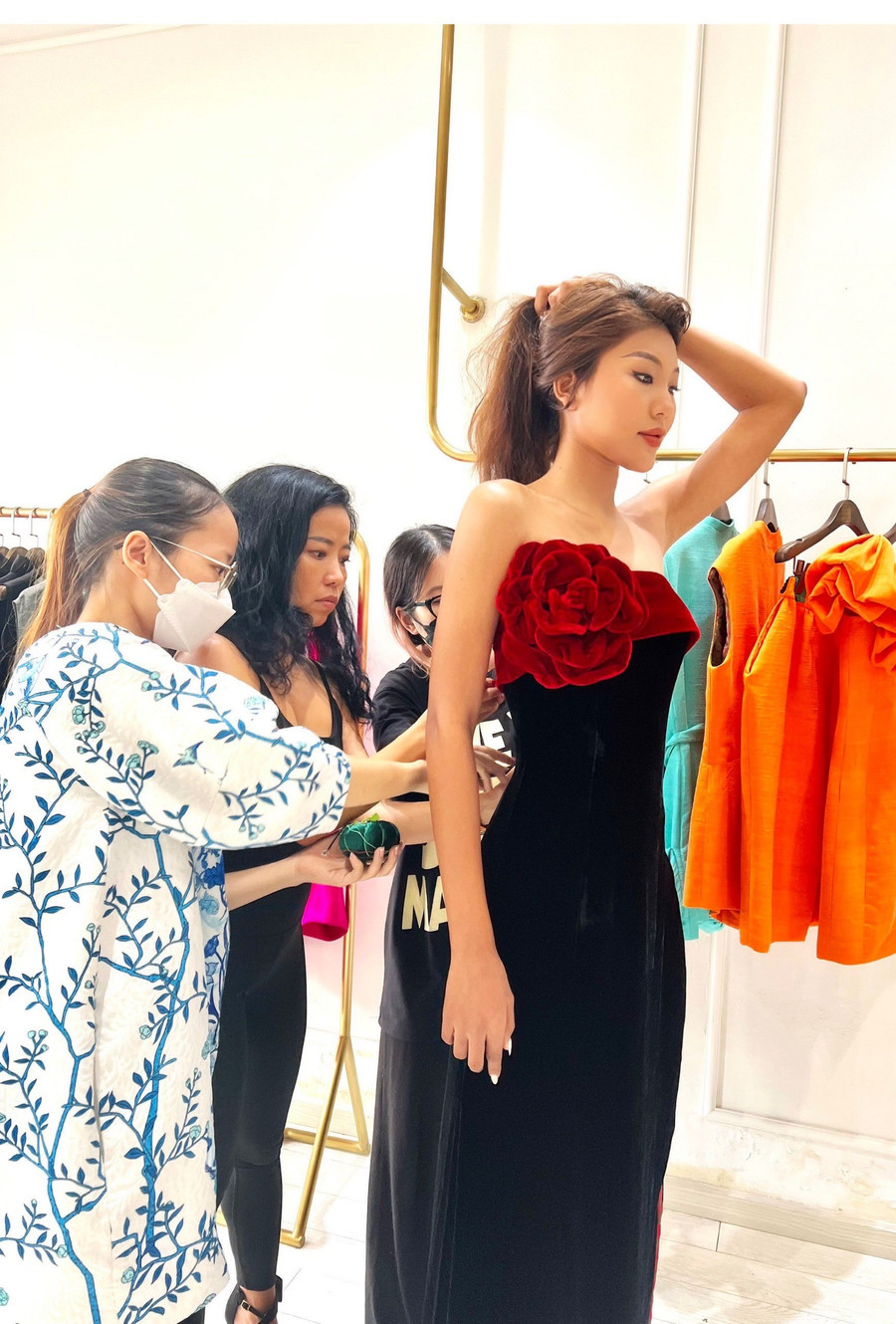 Thạch Thu Thảo được chăm chút kỹ lưỡng cho lần xuất hiện tại show diễn của nhà thiết kế Hà Linh Thư. Ảnh: BTC