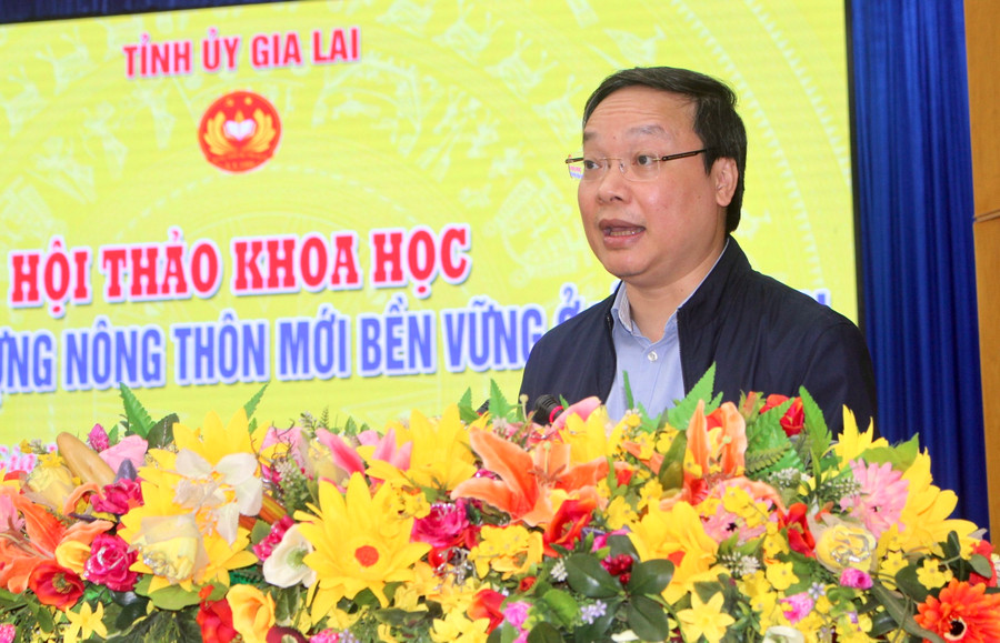 Hội thảo khoa học "Giải pháp xây dựng nông thôn mới bền vững ở tỉnh Gia Lai" ảnh 2 Đồng chí Trương Hải Long-Phó Bí thư Tỉnh ủy, Chủ tịch UBND tỉnh phát biểu đề dẫn hội thảo. Ảnh: Phan Lài